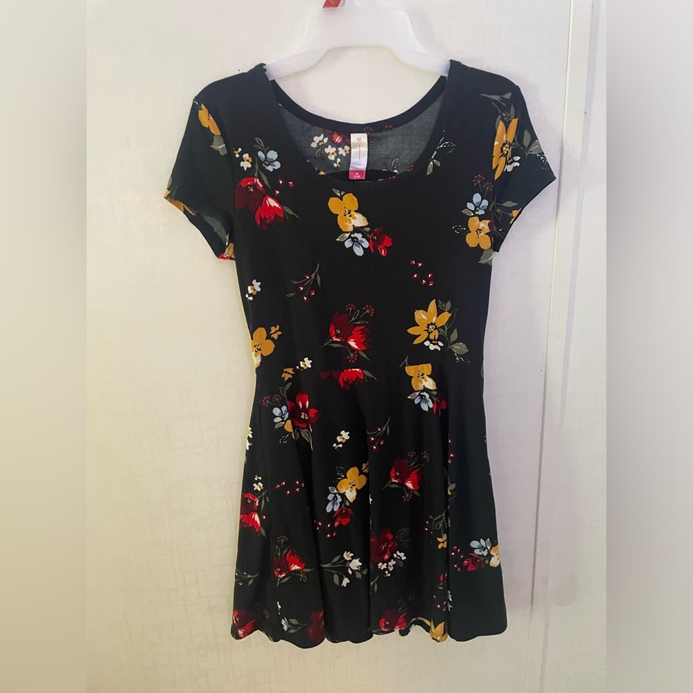 Girls dress with cutouts in the back